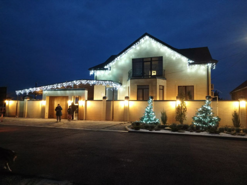 Арктический шик: как холодное свечение и световые фигуры преобразили частное владение