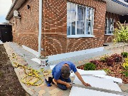 Приступили у утеплению цоколя фасадным пенопластом