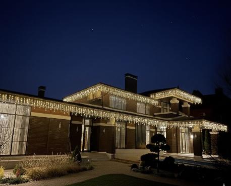 Свет волшебства: завершили проект праздничной иллюминации коттеджа